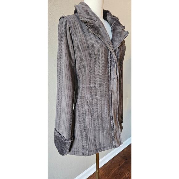 ExOfficio Women's Gray Striped Faux Fur Long Sleeve Snap Front Coat Size Small - Picture 3 of 13